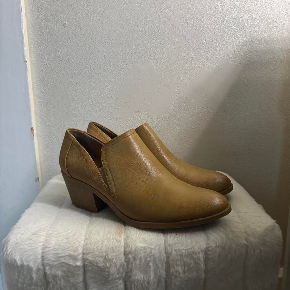Baretraps Women's Light Brown Slaine Faux Leather Ankle Booties Size 8.5 Western